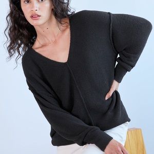 Aritzia Wilfred Hush Knit V-Neck Sweater in Black